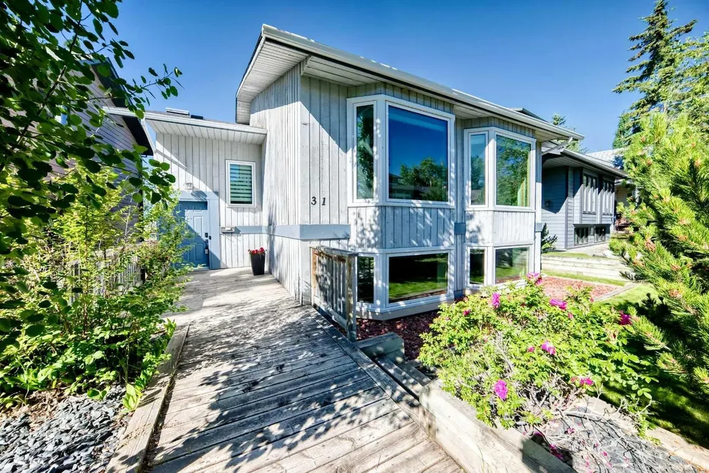 31 Ranchridge Way NW Calgary AB T3G 1Z8