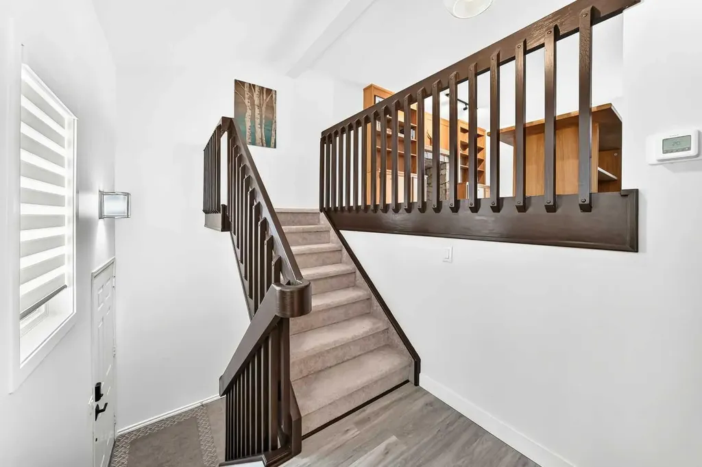 31 Ranchridge Way NW Calgary AB T3G 1Z8