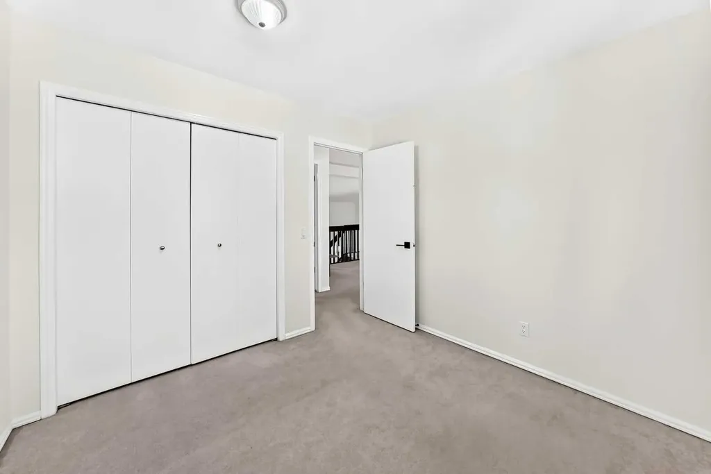 31 Ranchridge Way NW Calgary AB T3G 1Z8