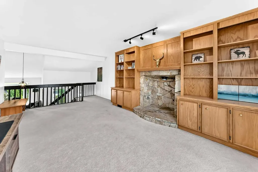 31 Ranchridge Way NW Calgary AB T3G 1Z8