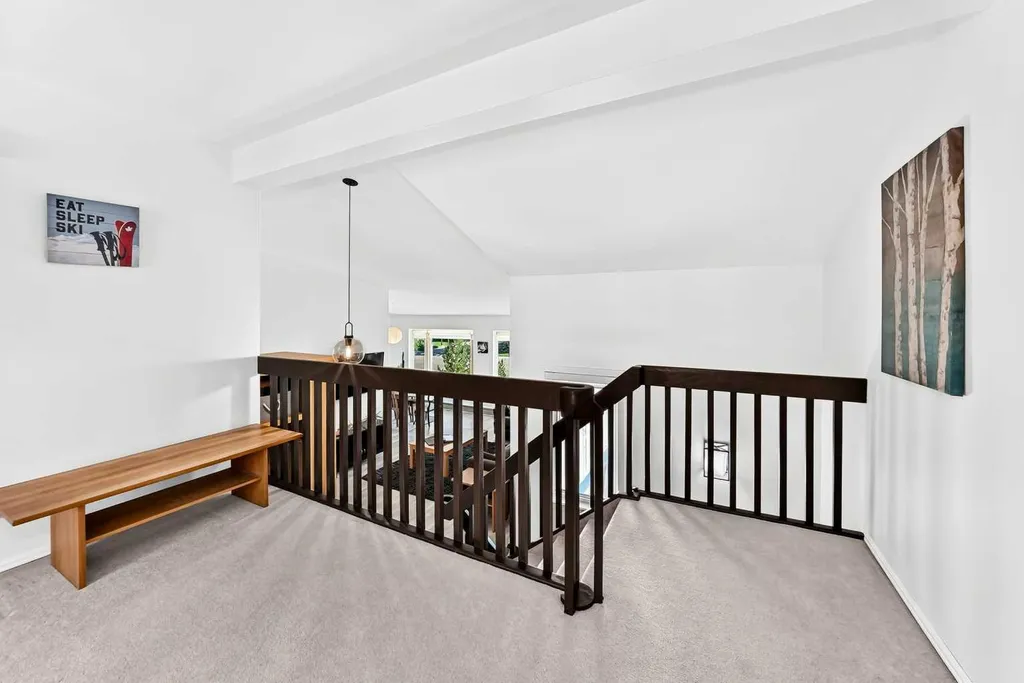 31 Ranchridge Way NW Calgary AB T3G 1Z8