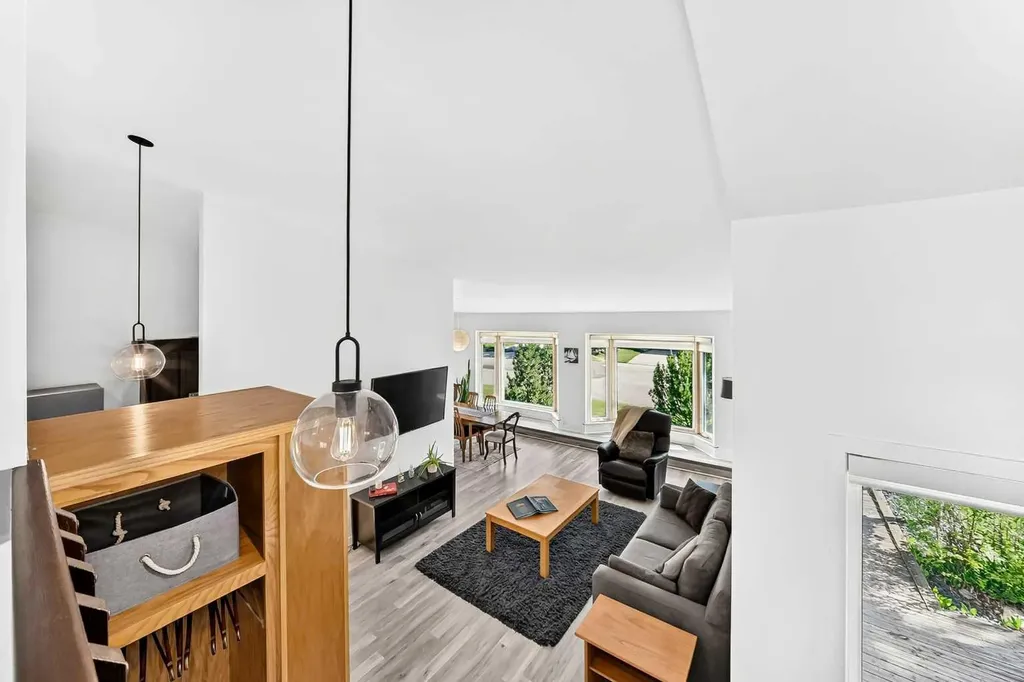 31 Ranchridge Way NW Calgary AB T3G 1Z8