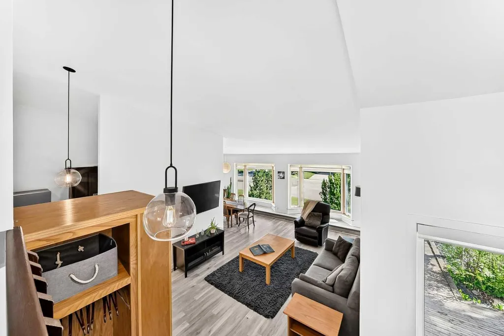 31 Ranchridge Way NW Calgary AB T3G 1Z8