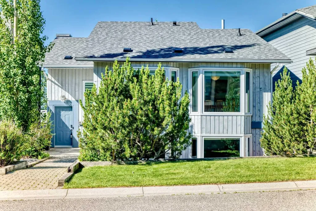 31 Ranchridge Way NW Calgary AB T3G 1Z8