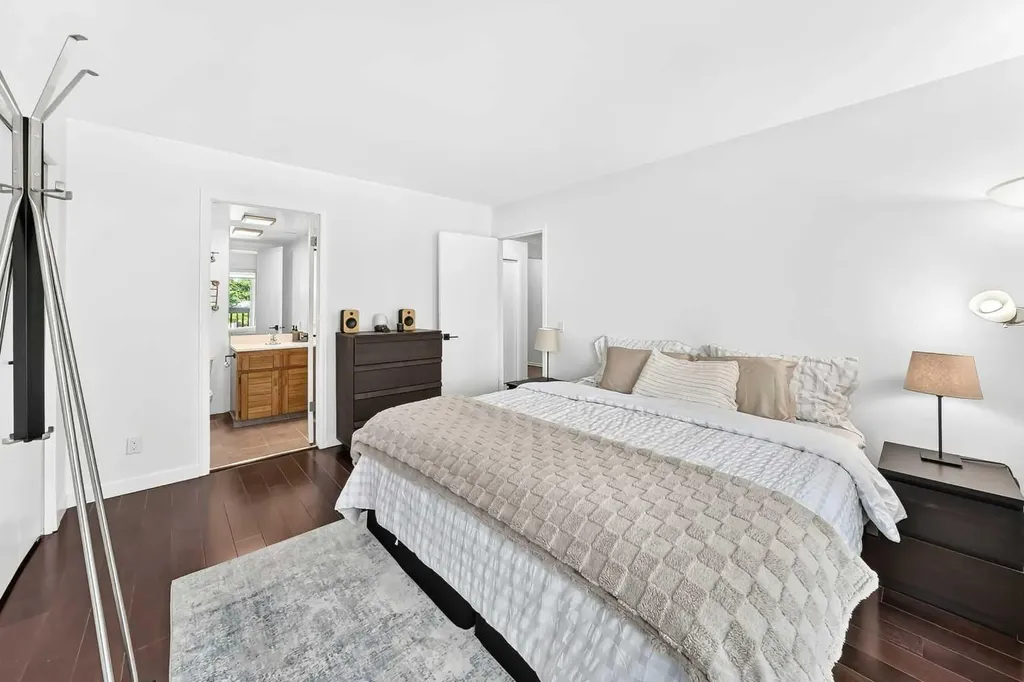 31 Ranchridge Way NW Calgary AB T3G 1Z8