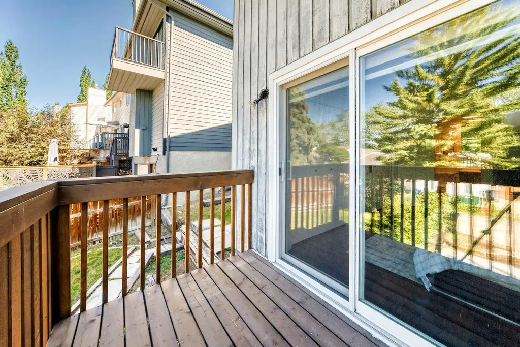 31 Ranchridge Way NW Calgary AB T3G 1Z8