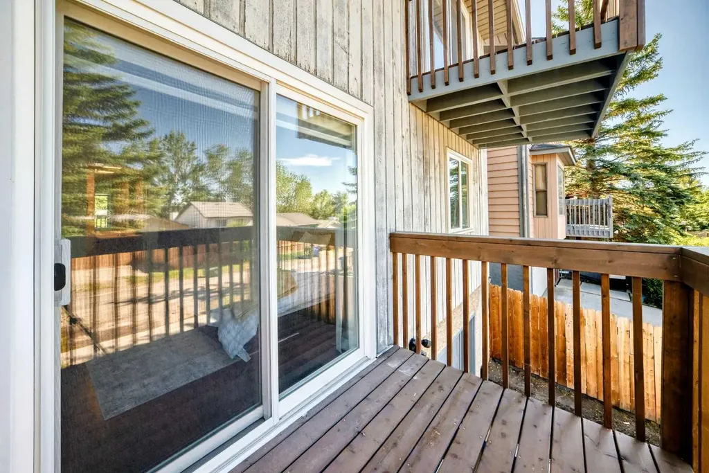 31 Ranchridge Way NW Calgary AB T3G 1Z8
