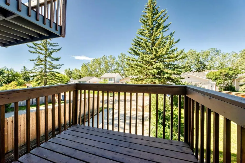 31 Ranchridge Way NW Calgary AB T3G 1Z8