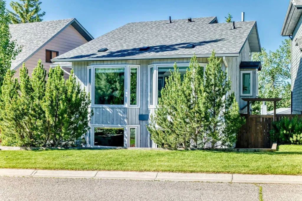 31 Ranchridge Way NW Calgary AB T3G 1Z8