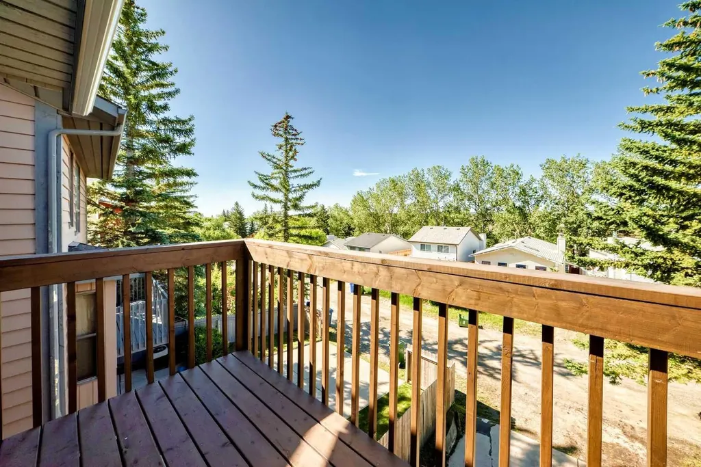 31 Ranchridge Way NW Calgary AB T3G 1Z8