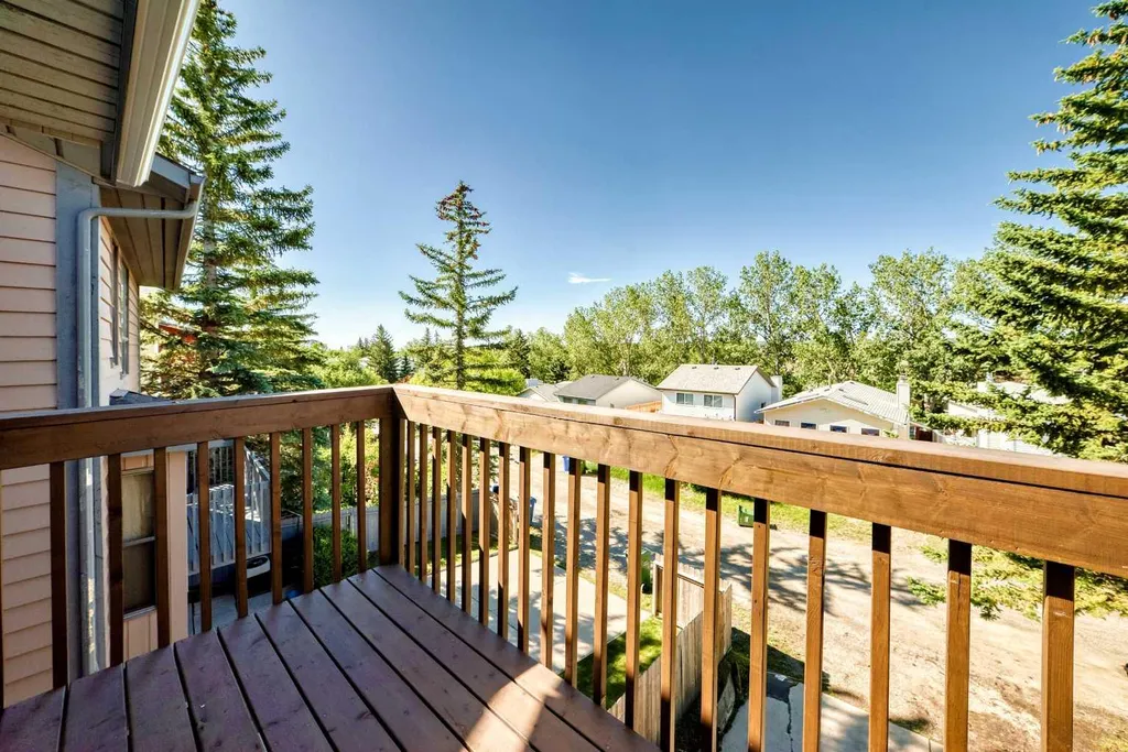 31 Ranchridge Way NW Calgary AB T3G 1Z8