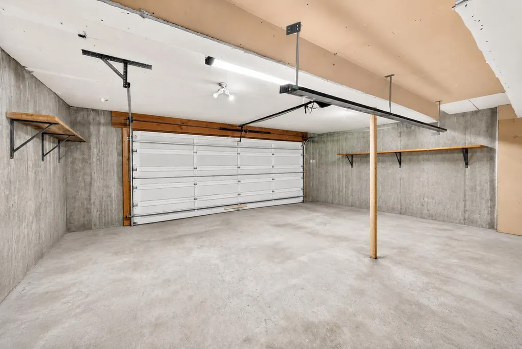 31 Ranchridge Way NW Calgary AB T3G 1Z8