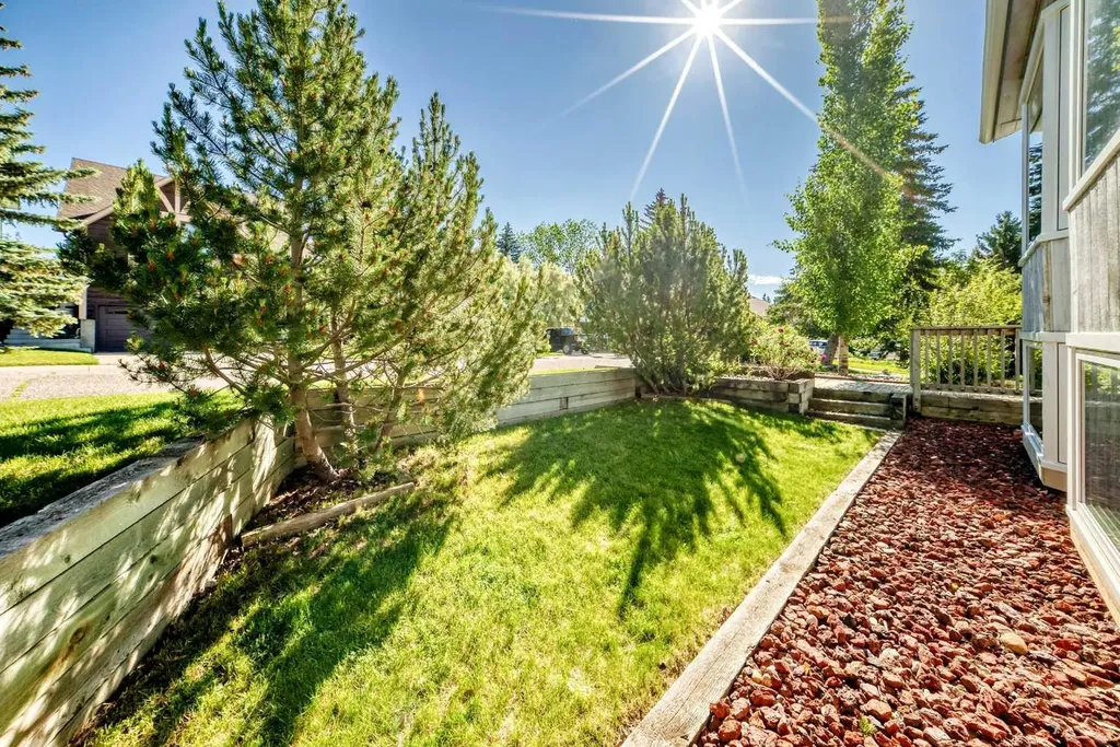 31 Ranchridge Way NW Calgary AB T3G 1Z8