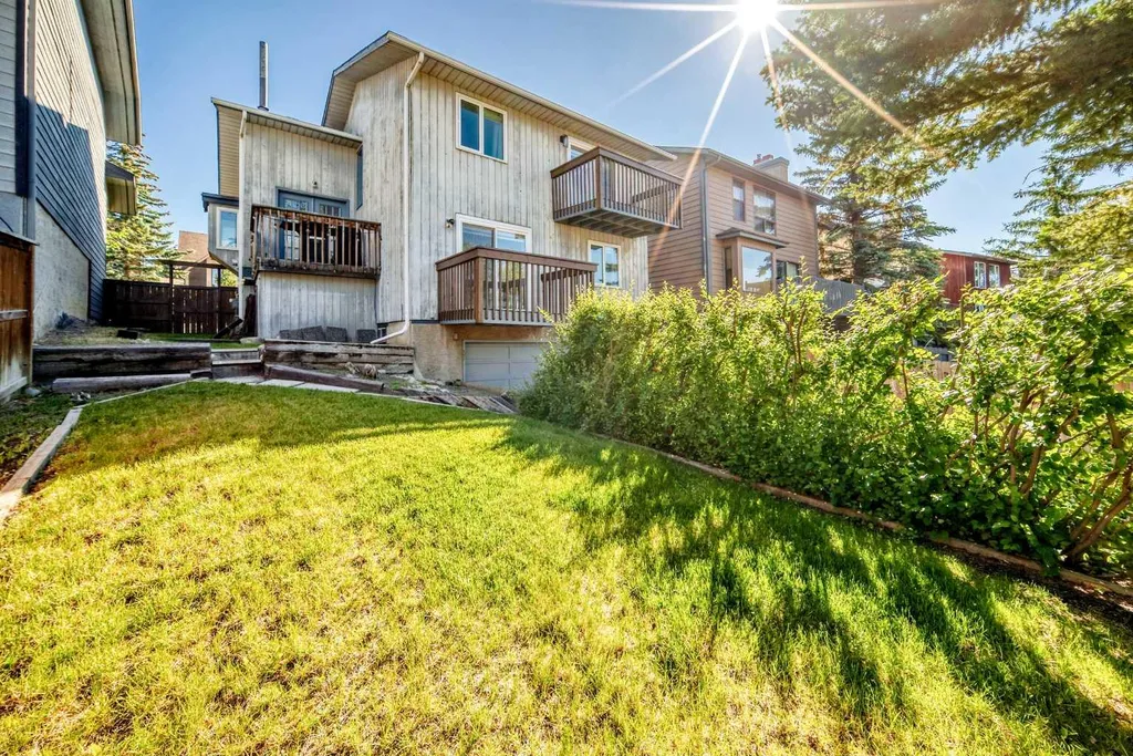 31 Ranchridge Way NW Calgary AB T3G 1Z8