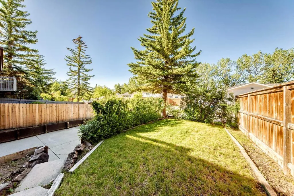 31 Ranchridge Way NW Calgary AB T3G 1Z8