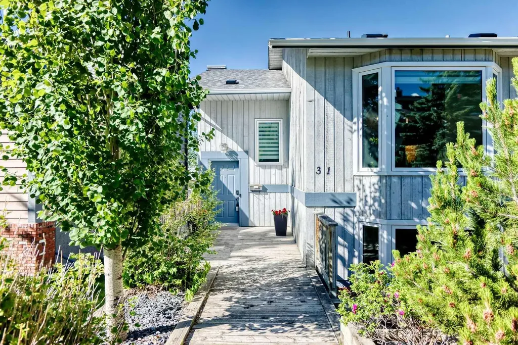 31 Ranchridge Way NW Calgary AB T3G 1Z8