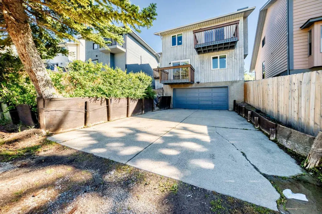 31 Ranchridge Way NW Calgary AB T3G 1Z8