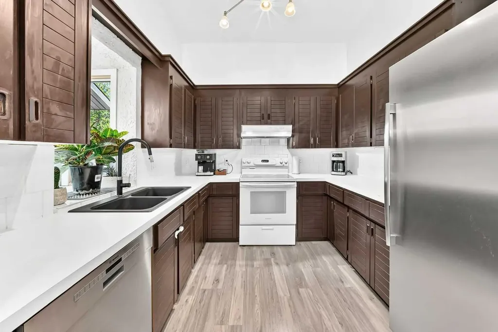 31 Ranchridge Way NW Calgary AB T3G 1Z8