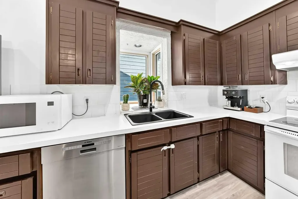 31 Ranchridge Way NW Calgary AB T3G 1Z8