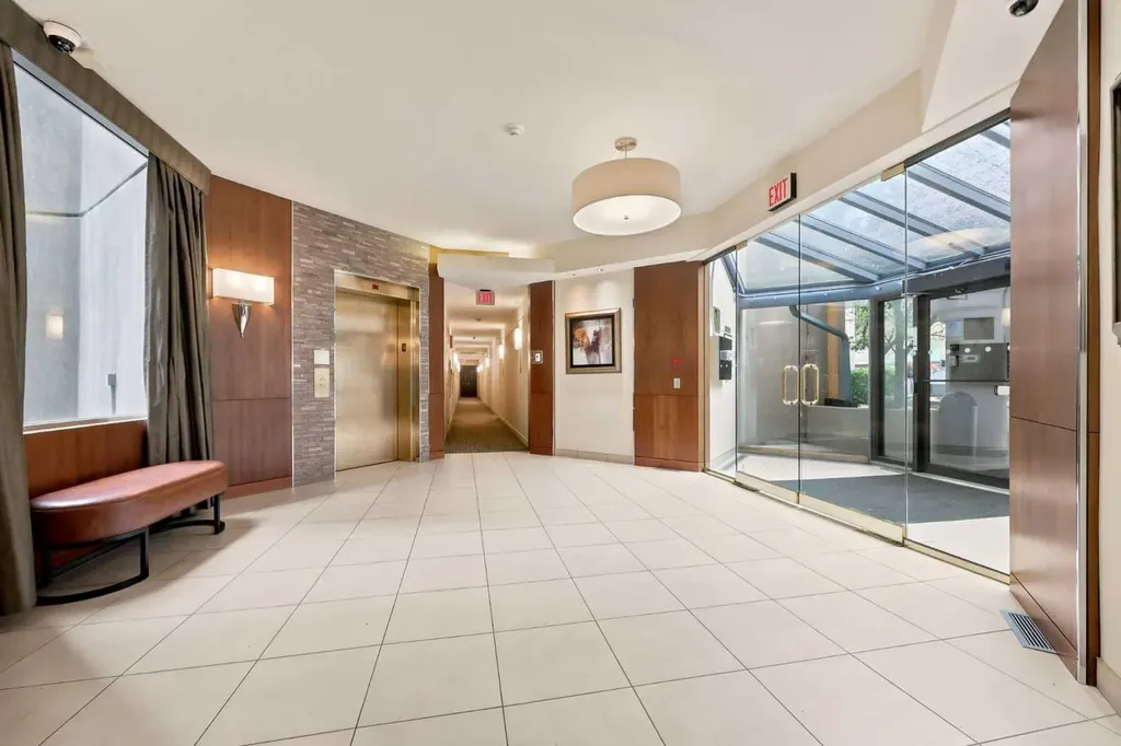 804 3 Avenue SW Calgary AB T2P 0G9