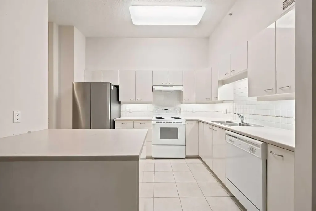 804 3 Avenue SW Calgary AB T2P 0G9