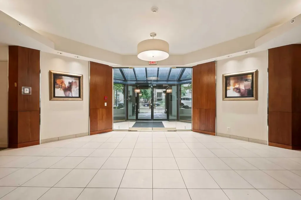 804 3 Avenue SW Calgary AB T2P 0G9