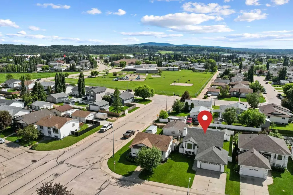 4 Allan Crescent Whitecourt AB T7S 1R3