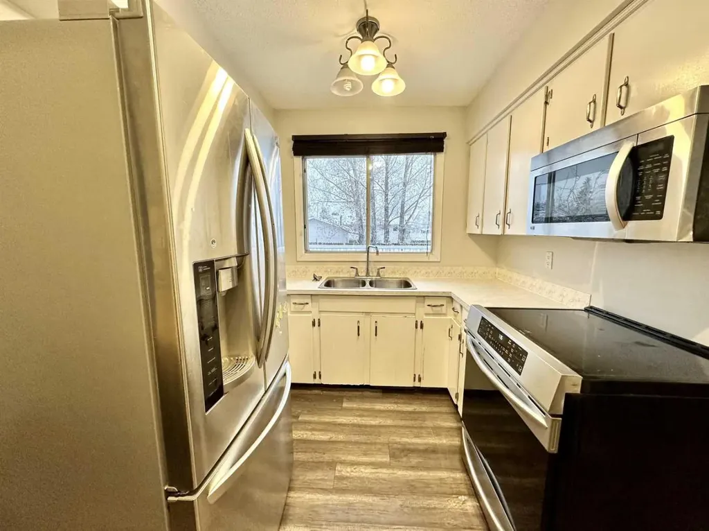 9245 99 Avenue Grande Prairie AB T8V3X4