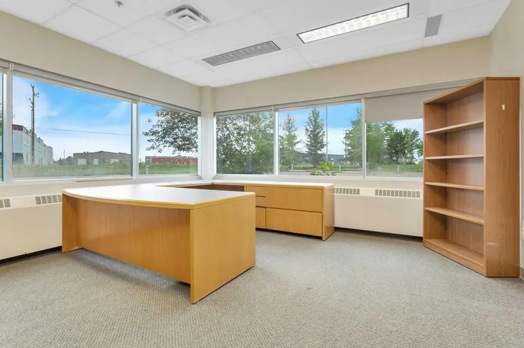 33 Schenk Industrial Road Sylvan Lake AB T4S 2J9