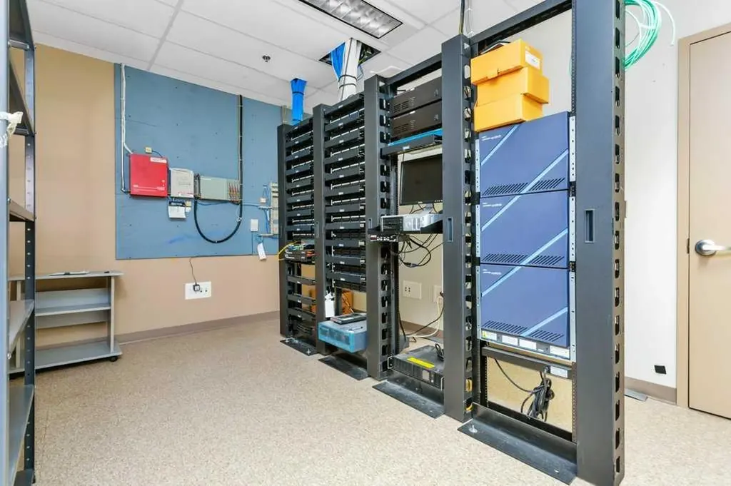 33 Schenk Industrial Road Sylvan Lake AB T4S 2J9