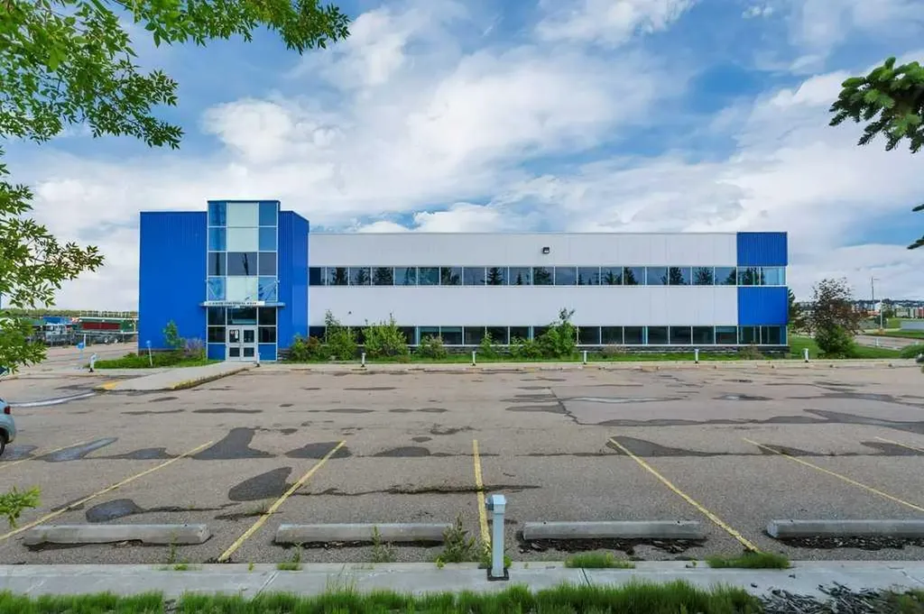 33 Schenk Industrial Road Sylvan Lake AB T4S 2J9
