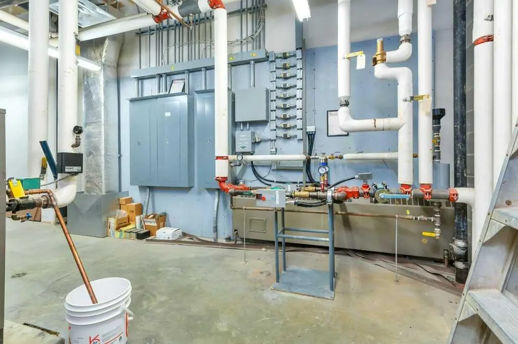 33 Schenk Industrial Road Sylvan Lake AB T4S 2J9
