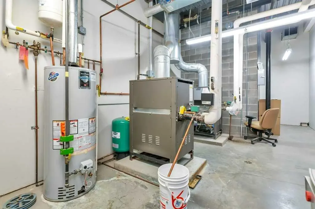 33 Schenk Industrial Road Sylvan Lake AB T4S 2J9