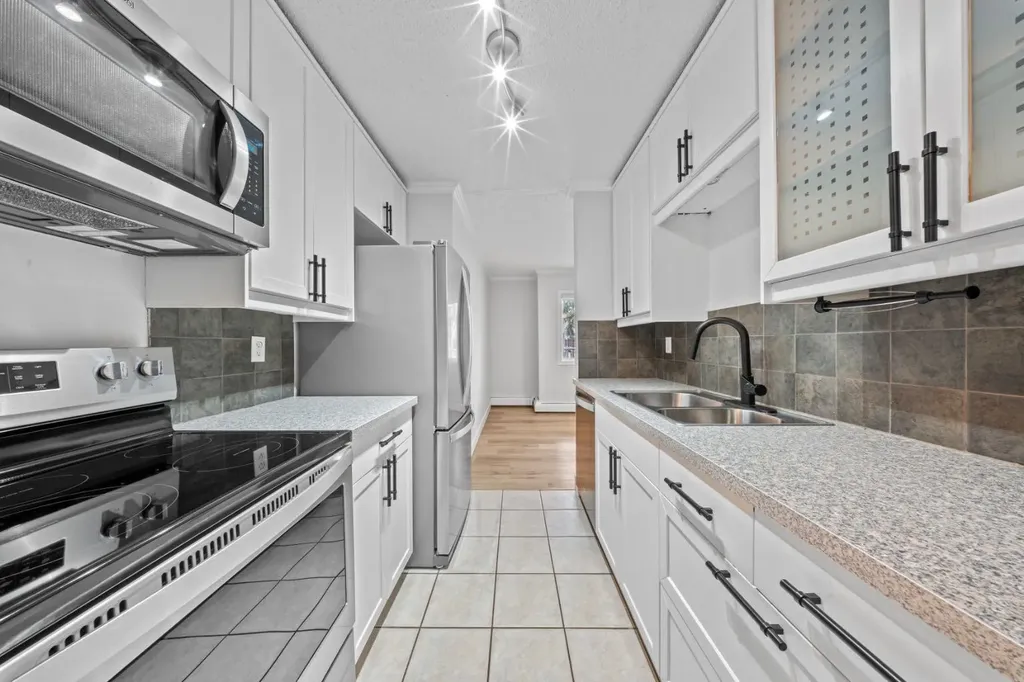 732 57 Avenue SW Calgary AB T2V0H4