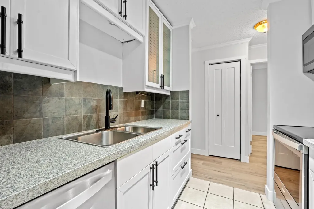 732 57 Avenue SW Calgary AB T2V0H4