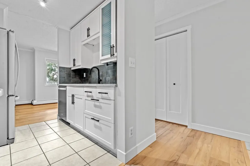 732 57 Avenue SW Calgary AB T2V0H4