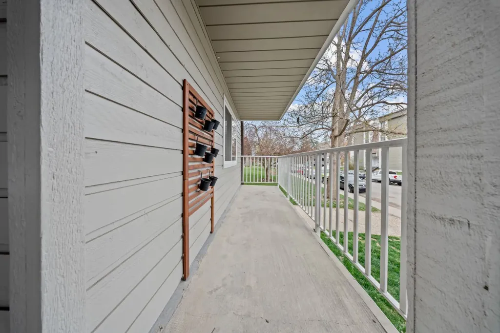 732 57 Avenue SW Calgary AB T2V0H4