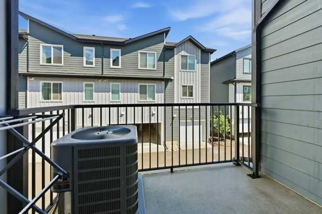 380 Seton Villas SE Calgary AB T3M 3T8