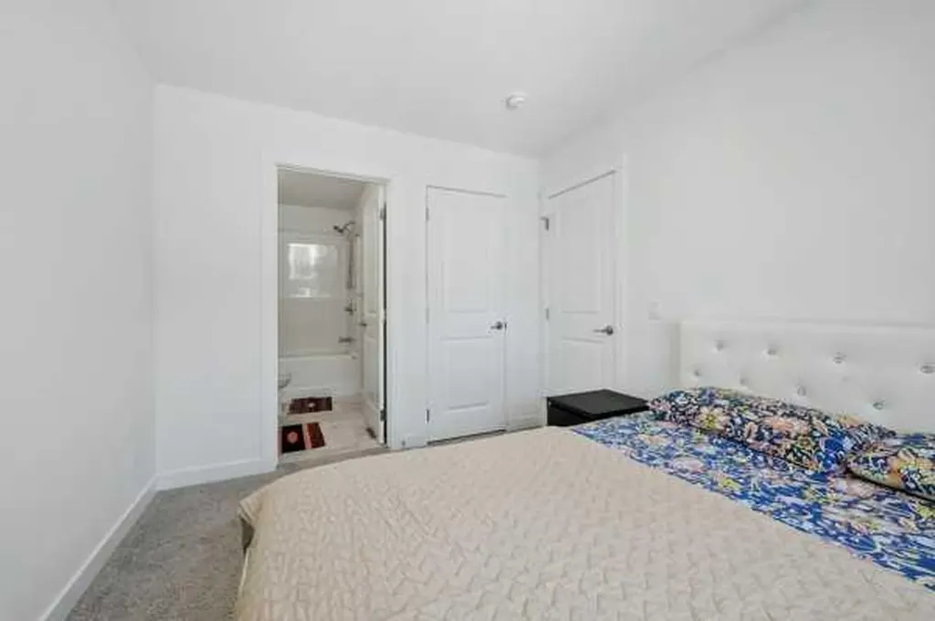 380 Seton Villas SE Calgary AB T3M 3T8