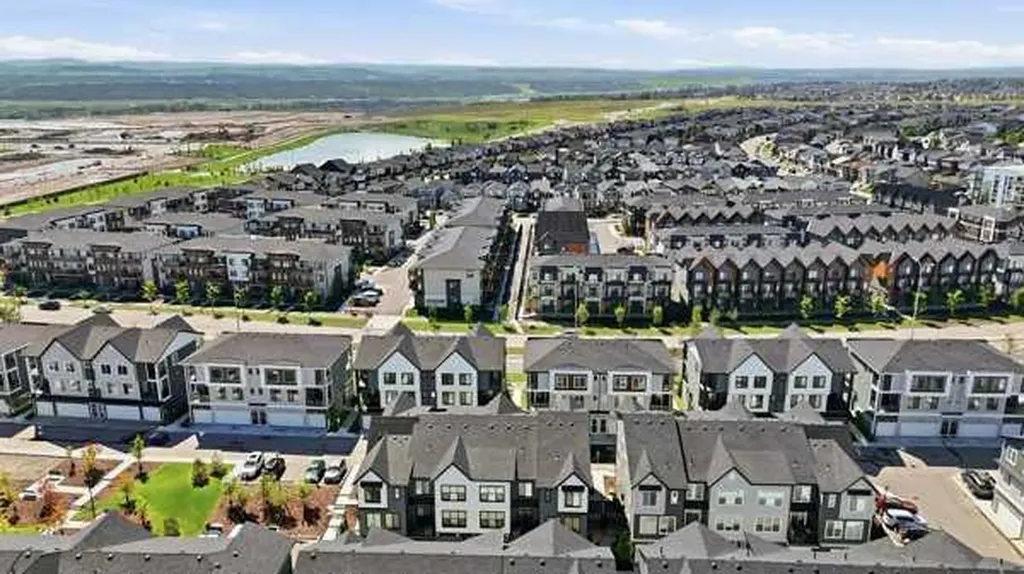380 Seton Villas SE Calgary AB T3M 3T8