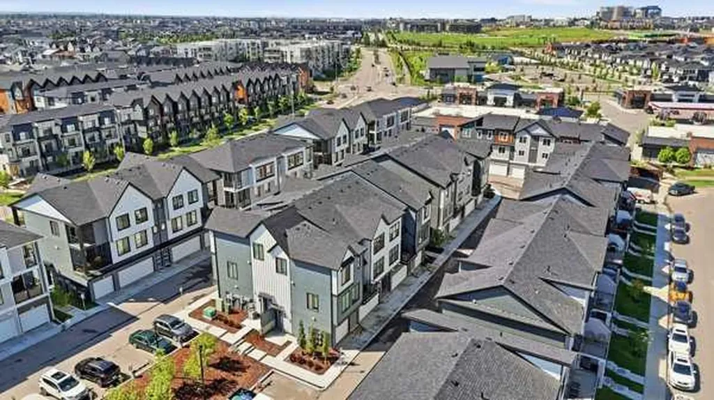 380 Seton Villas SE Calgary AB T3M 3T8