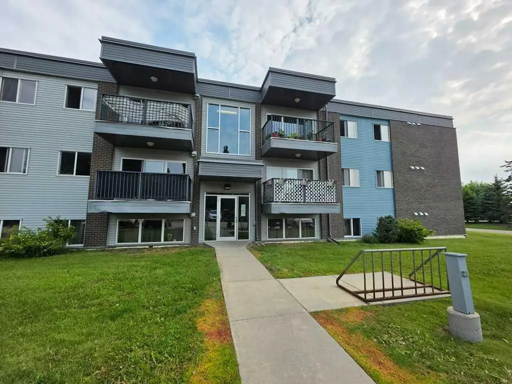 709 6 Avenue SE Slave Lake AB T0G 2A3