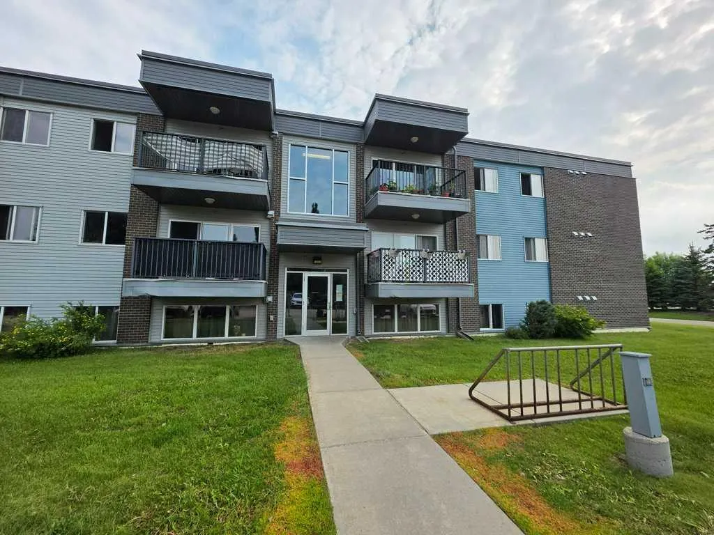 709 6 Avenue SE Slave Lake AB T0G 2A3