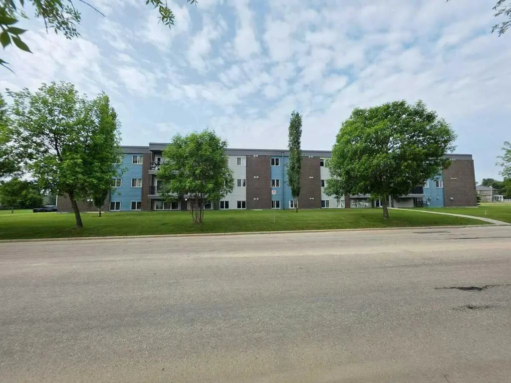 709 6 Avenue SE Slave Lake AB T0G 2A3