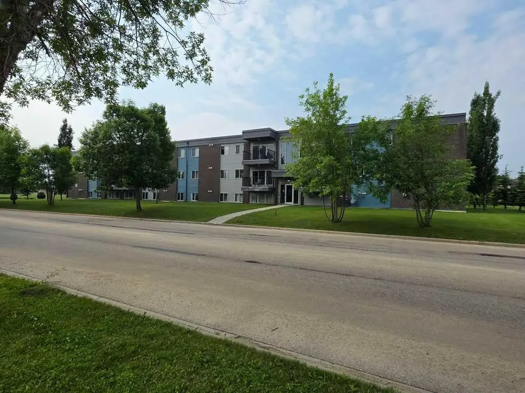 709 6 Avenue SE Slave Lake AB T0G 2A3