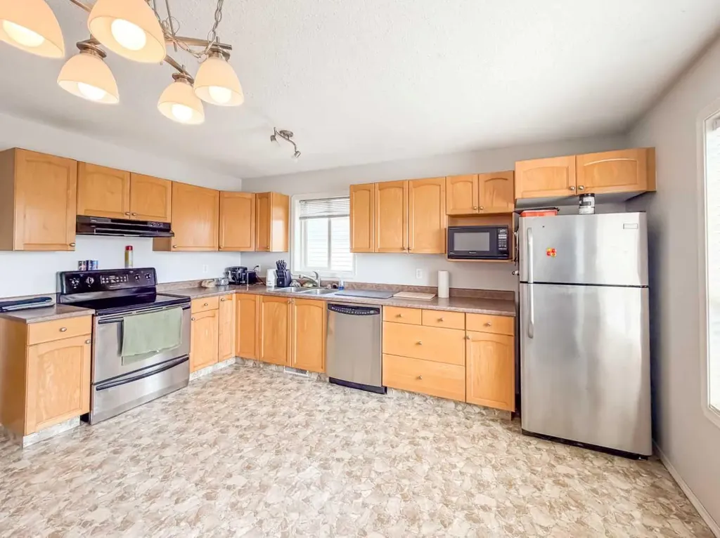 10761 74 Avenue Grande Prairie AB T8W 2T2