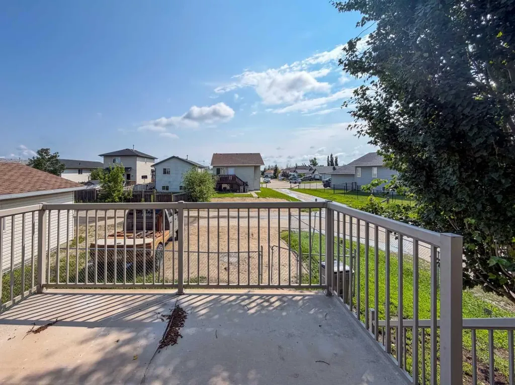 10761 74 Avenue Grande Prairie AB T8W 2T2
