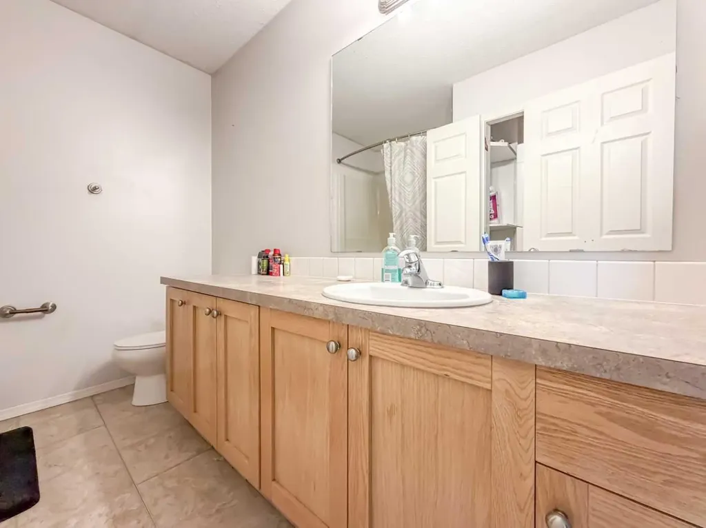 10761 74 Avenue Grande Prairie AB T8W 2T2