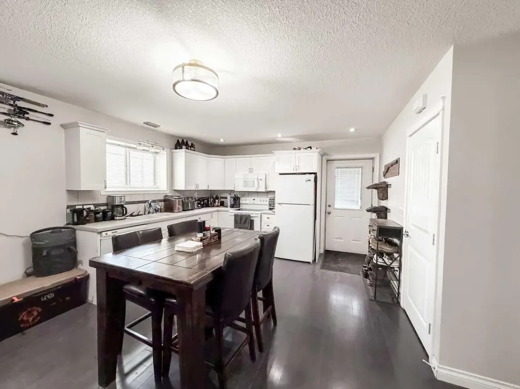 10761 74 Avenue Grande Prairie AB T8W 2T2