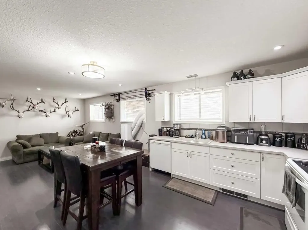 10761 74 Avenue Grande Prairie AB T8W 2T2